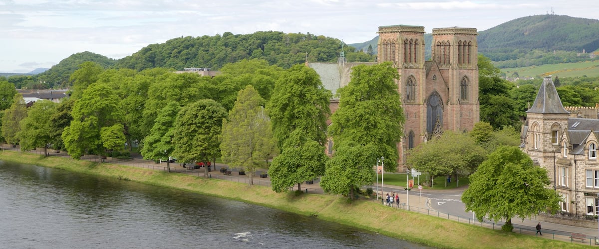 วิหาร Inverness เนื้อเรื่องที่ มรดกทางสถาปัตยกรรม, โบสถ์หรือวิหาร และ แม่น้ำหรือลำธาร