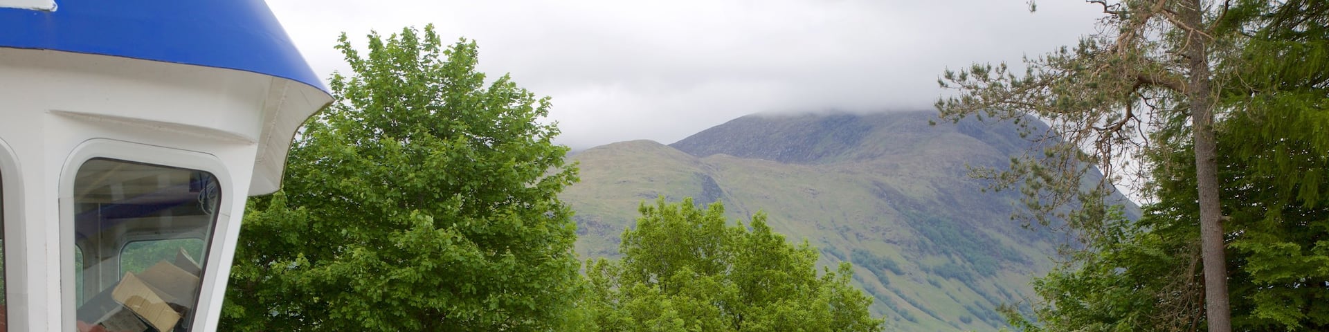 Neptune\'s Staircase which includes boating and a river or creek