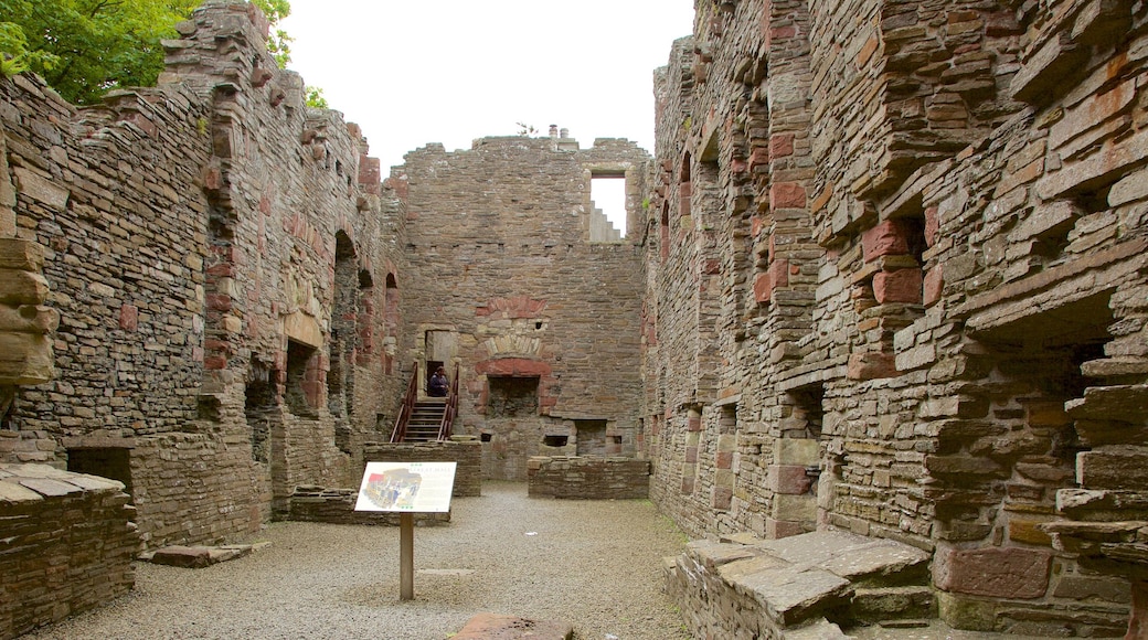 Earl\'s Palace which includes heritage elements, a ruin and a castle