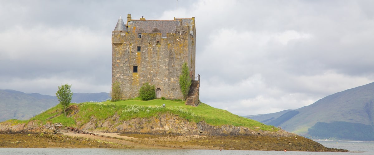 Castle Stalker joka esittää järvi tai vesikuoppa, perintökohteet ja vanha arkkitehtuuri