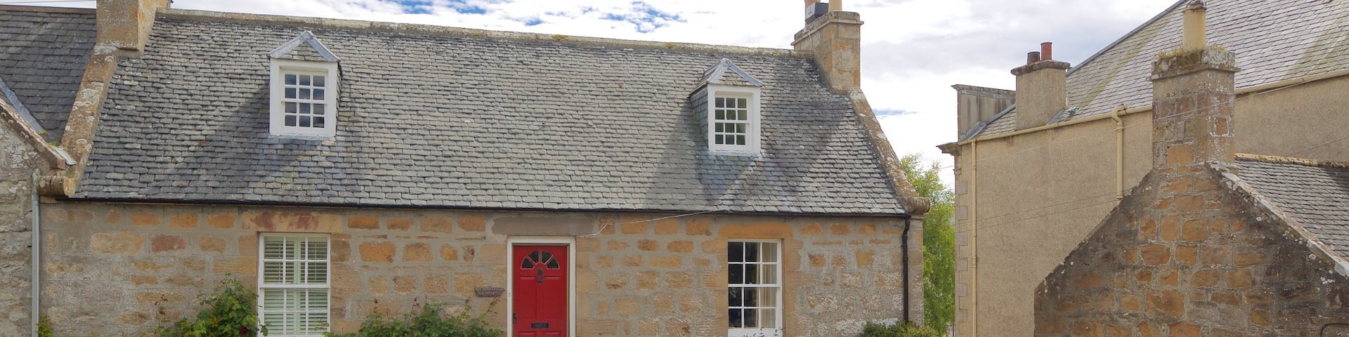 Dornoch Cathedral showing a house