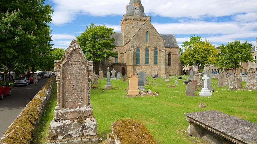 Dornoch Cathedral che include cimitero, architettura d\'epoca e chiesa o cattedrale