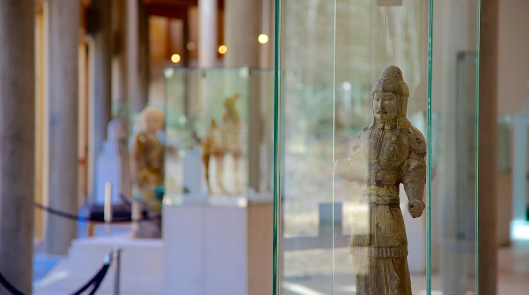 Burrell Collection showing art, heritage elements and a statue or sculpture