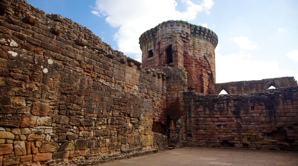 Bothwell Castle showing a ruin, a castle and heritage elements