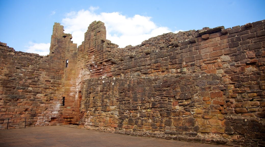 Bothwell Castle che include castello o palazzo, architettura d\'epoca e rovine