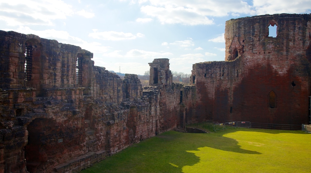 Bothwell Castle showing heritage architecture, building ruins and heritage elements