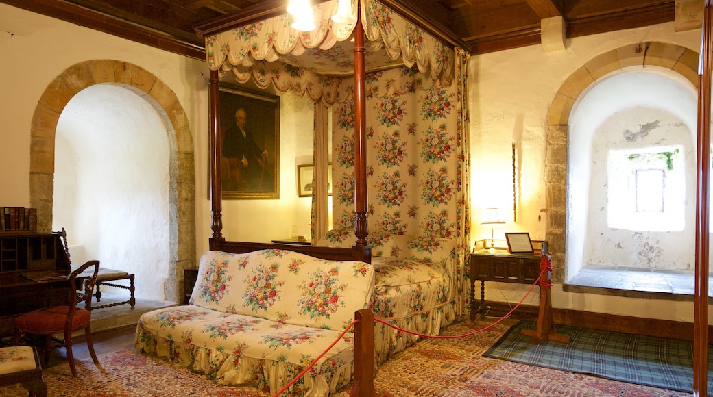 Duart Castle showing interior views, a castle and heritage elements