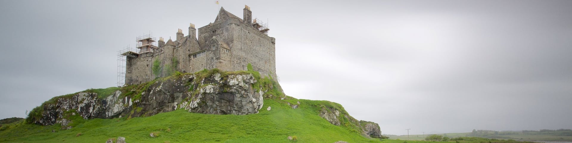 Duart Castle which includes tranquil scenes, heritage architecture and heritage elements