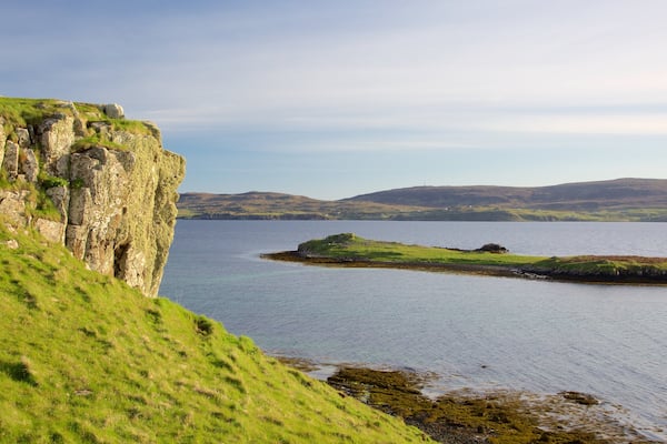 Isle of Skye which includes rugged coastline and tranquil scenes