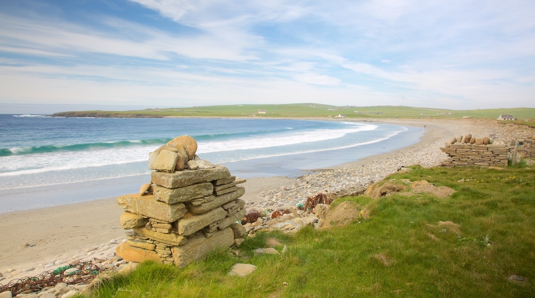 Stromness som omfatter en sandstrand, en bugt eller havn og fredfyldte omgivelser