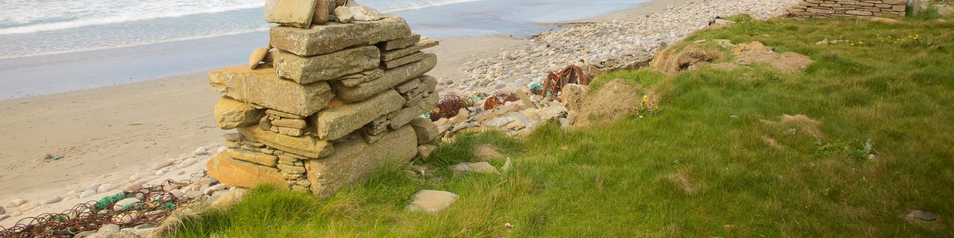 Stromness which includes a sandy beach, tranquil scenes and a bay or harbor