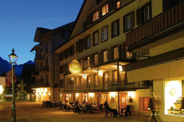 Engelberg montrant scènes de rue et scènes de nuit