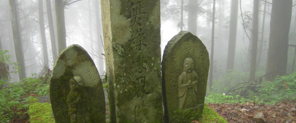 Shikoku mettant en vedette cimetière et patrimoine historique