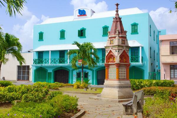 Bridgetown showing a monument