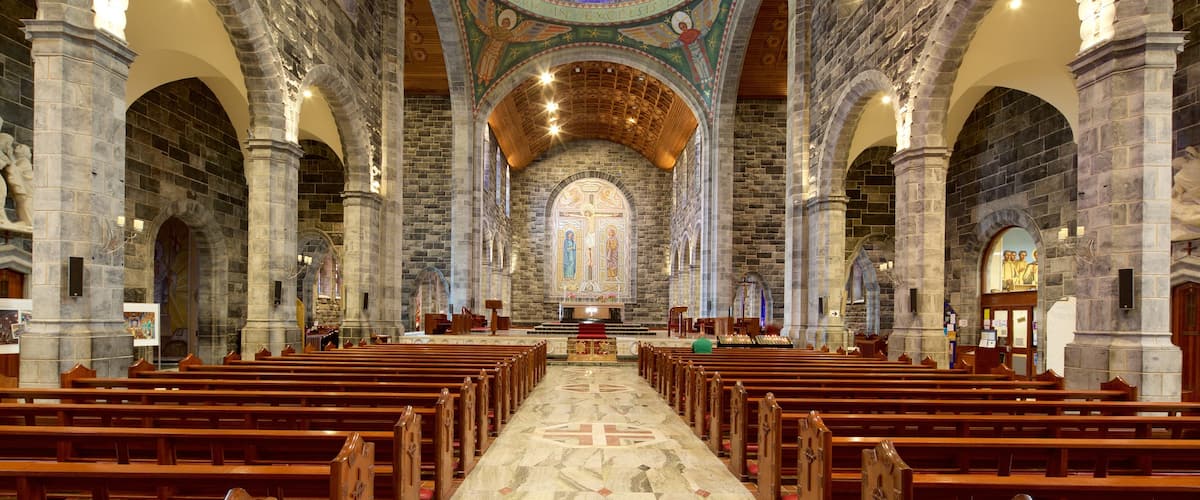 Catedral de Galway mostrando arquitetura de patrimônio, elementos religiosos e uma igreja ou catedral
