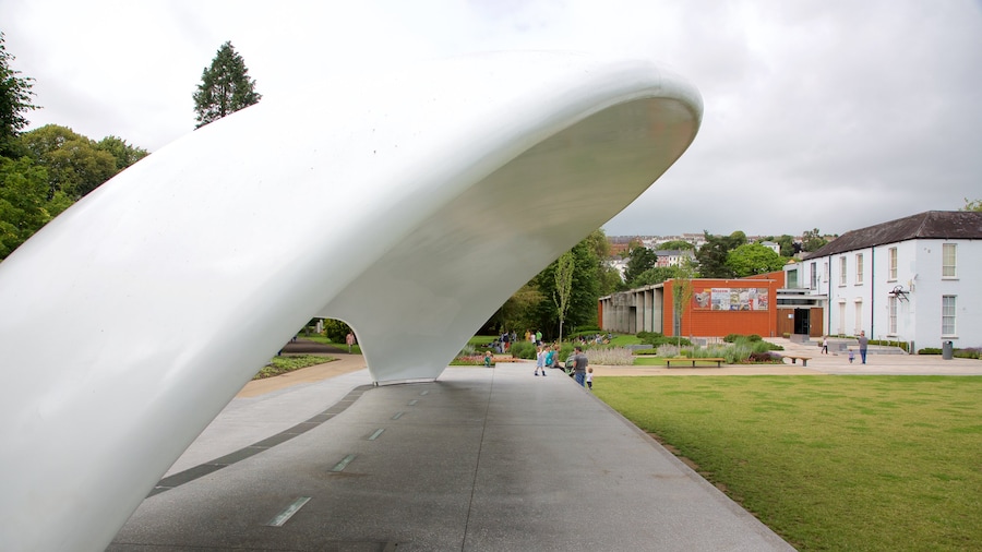 Fitzgeraldpark inclusief een standbeeld of beeldhouwwerk