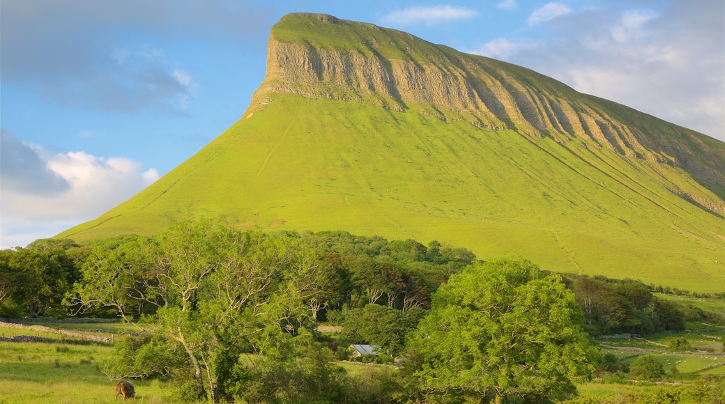 Ben Bulben caratteristiche di paesaggi rilassanti e montagna