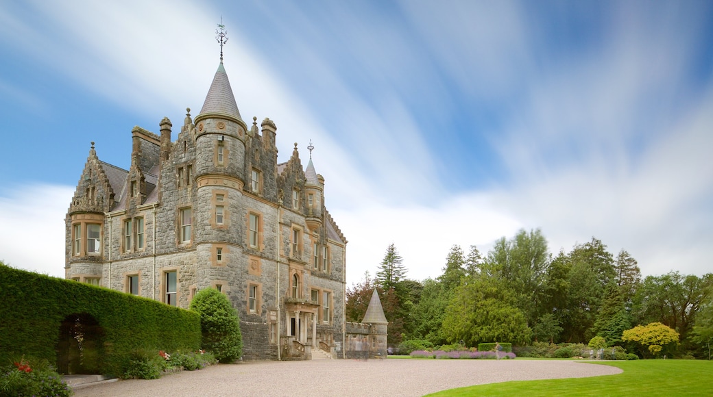 Blarney Castle featuring heritage elements, a castle and heritage architecture