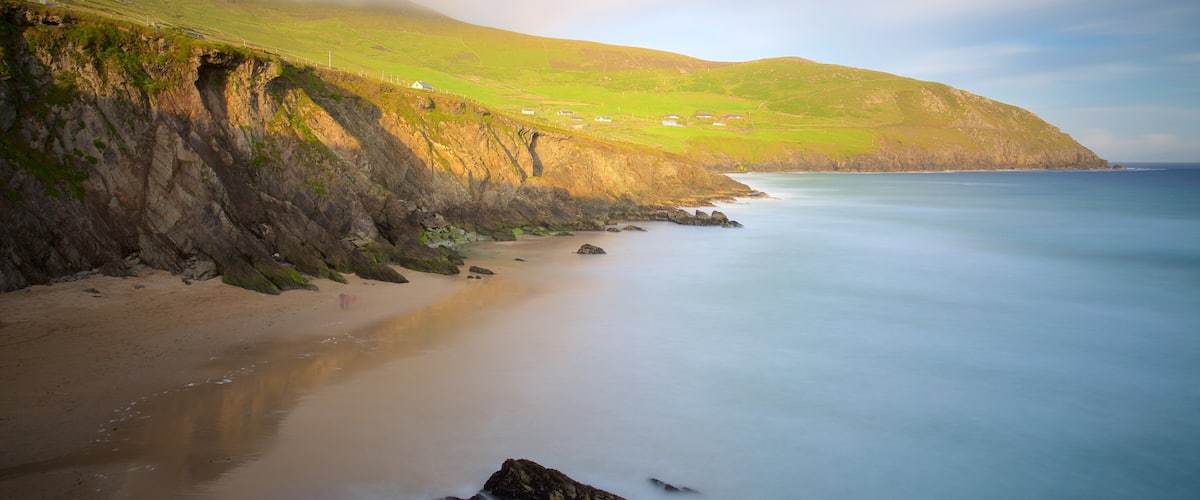 Dunmore Head showing rocky coastline, landscape views and a beach