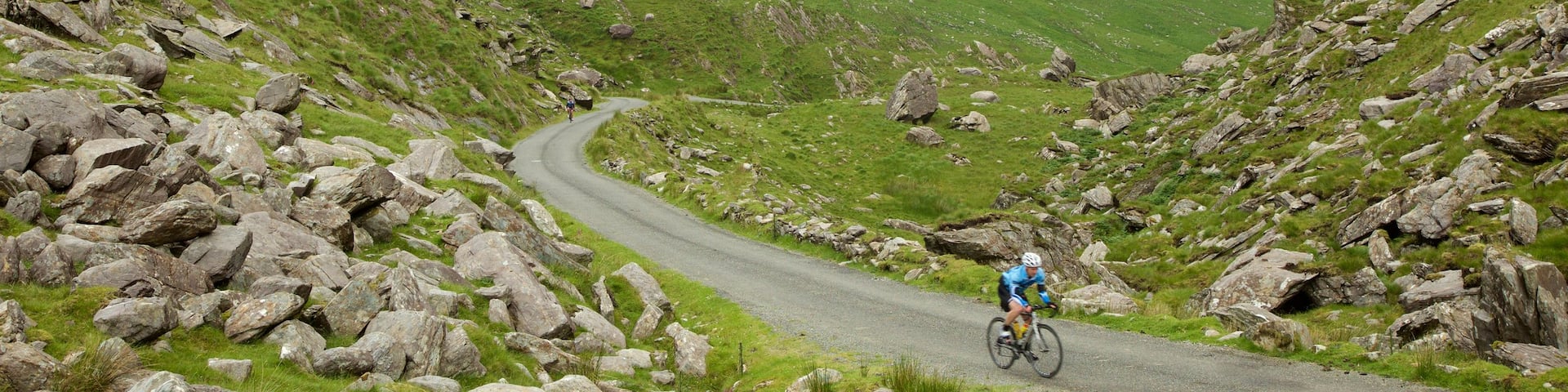 Glencar welches beinhaltet StraĂenradfahren, ruhige Szenerie und Berge