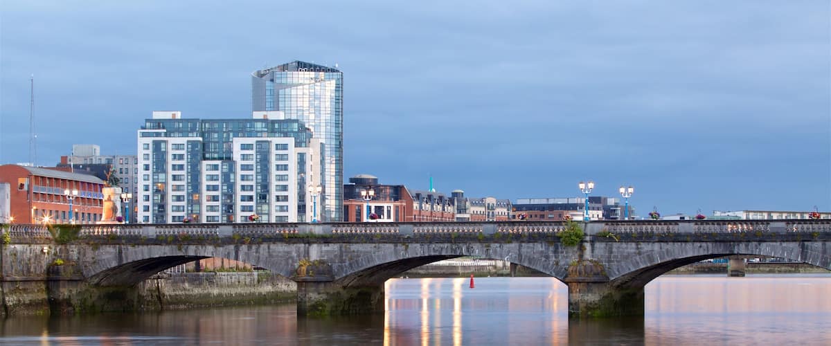 Limerick featuring silta ja joki tai puro