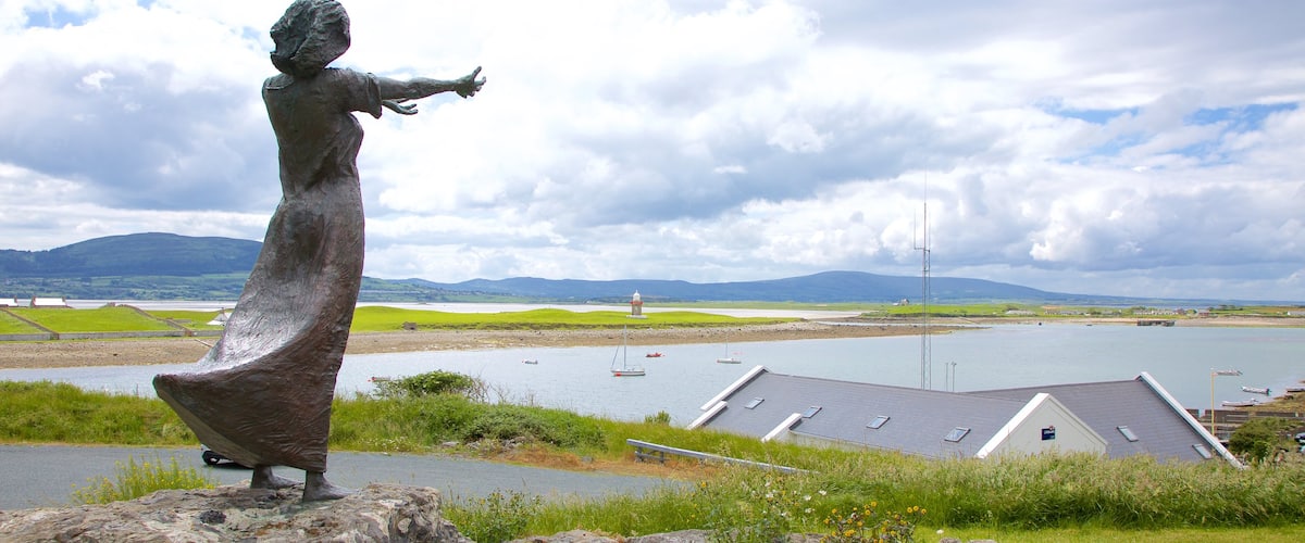 Rosses Point qui includes panoramas, statue ou sculpture et baie ou port