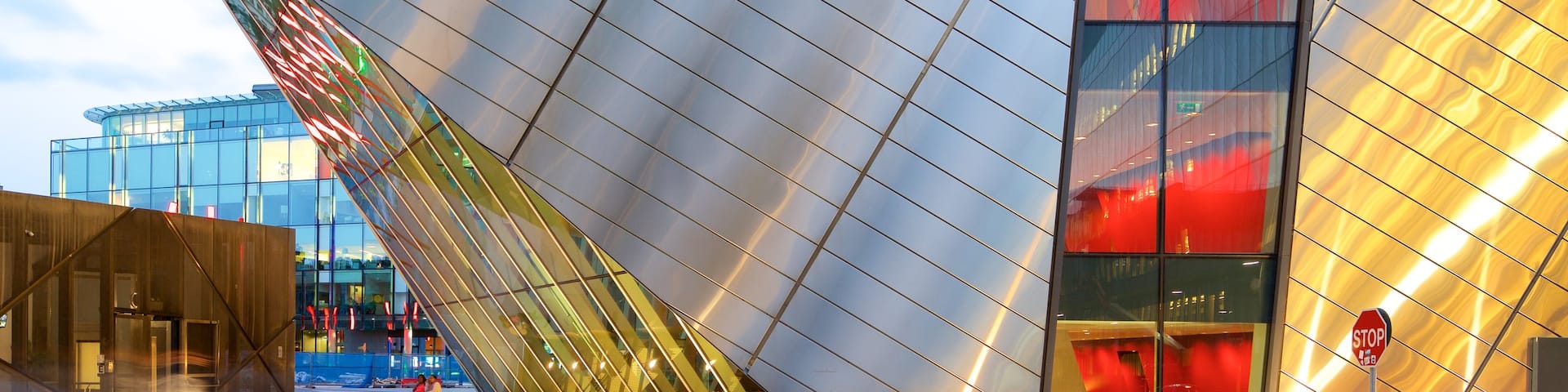 Bord Gais Energy Theatre featuring a city, modern architecture and street scenes