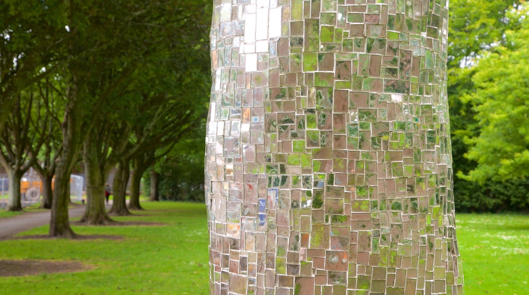 Fitzgerald Park welches beinhaltet Park und Statue oder Skulptur