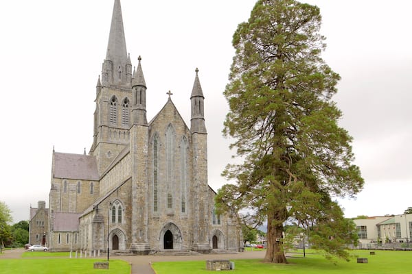 Cathédrale de Killarney mettant en vedette église ou cathédrale, patrimoine architectural et patrimoine historique