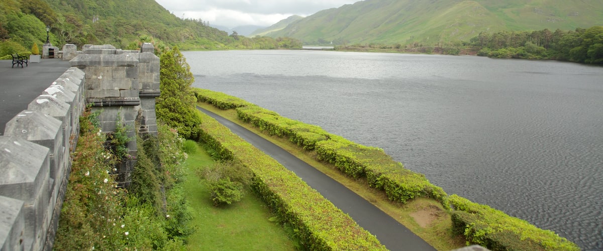 Kylemore Abbey showing château or palace, heritage architecture and heritage elements