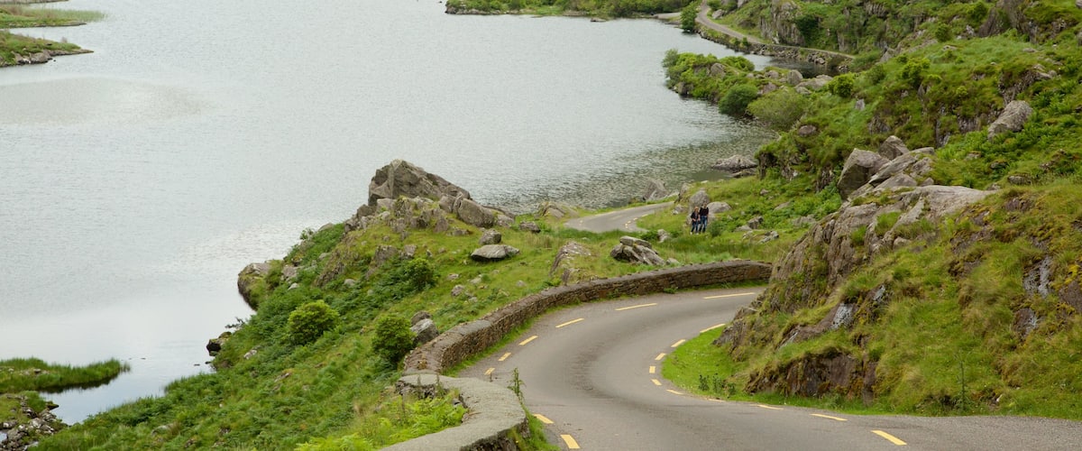 Gap of Dunloe mettant en vedette lac ou étang et scÚnes tranquilles
