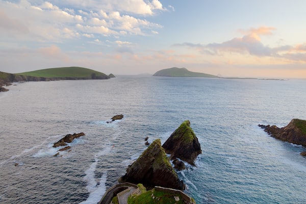 Slea Head featuring rocky coastline and general coastal views