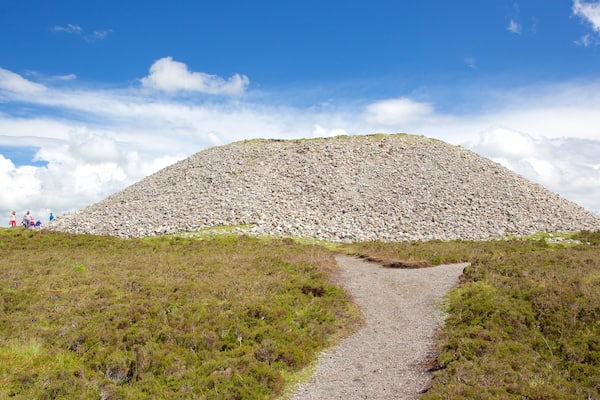 Knocknarea qui includes montagnes et scĂšnes tranquilles