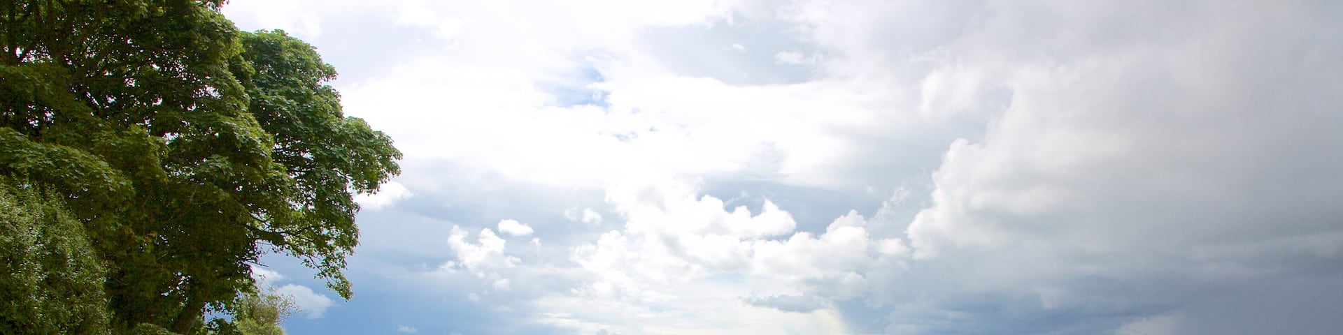 Tombe Ă  couloir de Carrowmore qui includes patrimoine historique et scĂšnes tranquilles