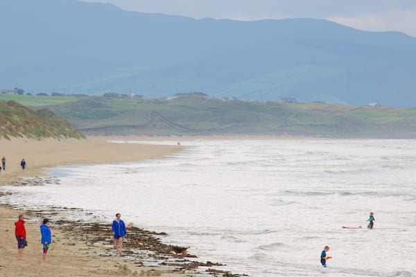 Banna Beach showing a sandy beach, tranquil scenes and general coastal views