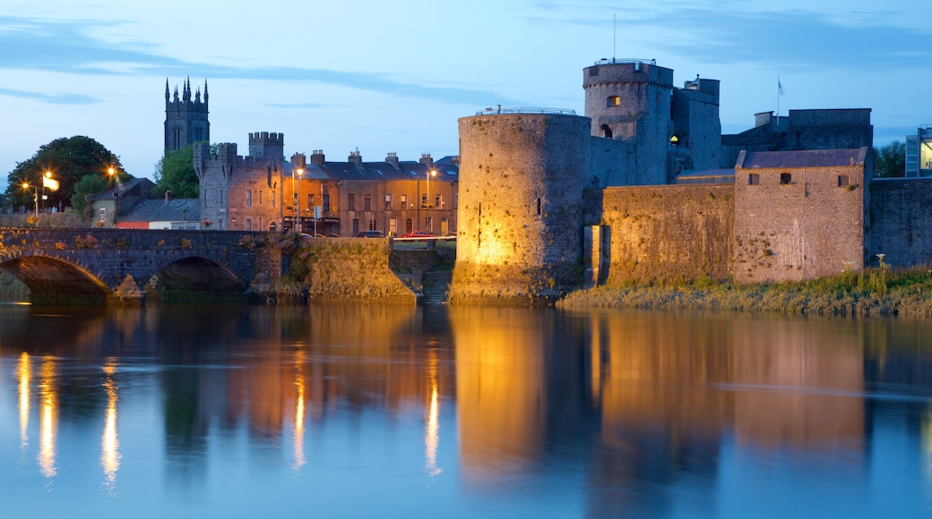 King John\'s Castle featuring heritage elements, heritage architecture and a river or creek