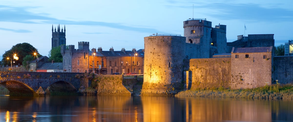 King John\'s Castle showing chateau or palace, heritage architecture and a river or creek