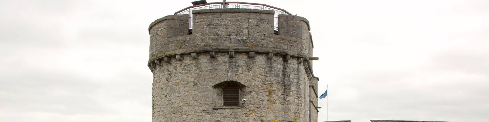 King John\'s Castle showing heritage architecture, a castle and heritage elements