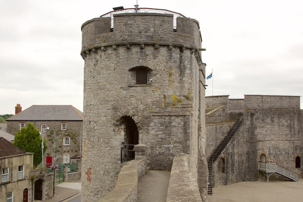 King John\'s Castle qui includes patrimoine architectural, château et patrimoine historique