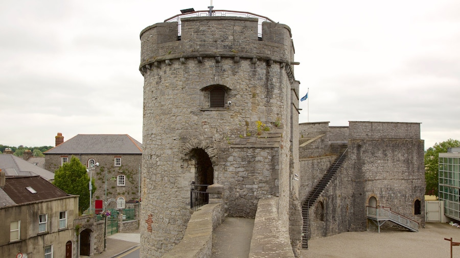 King John\'s Castle featuring heritage elements, heritage architecture and château or palace