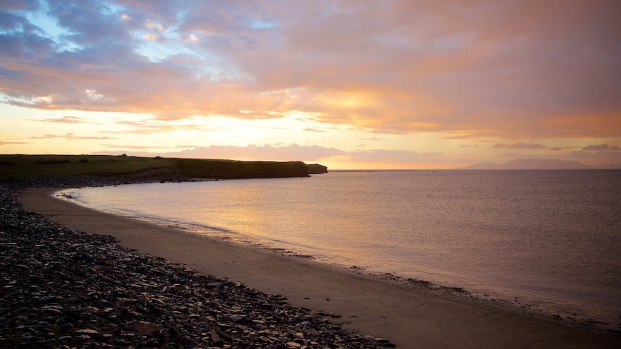 Streedagh Strand que inclui paisagens litorâneas, um pôr do sol e uma praia