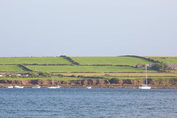 Plage de Ventry montrant scènes tranquilles et rivière ou ruisseau