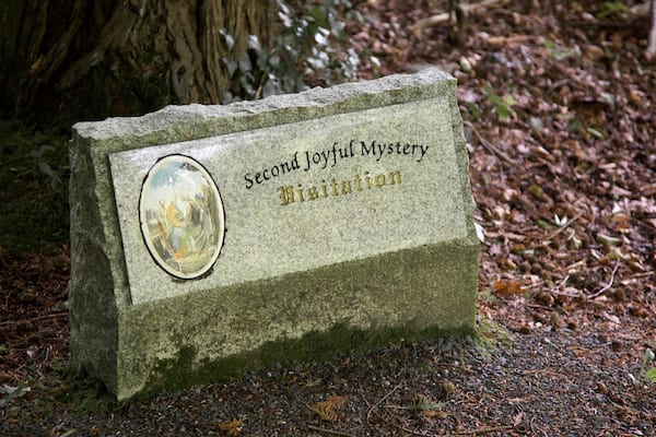 Tobernalt Holy Well mettant en vedette patrimoine historique et signalisation