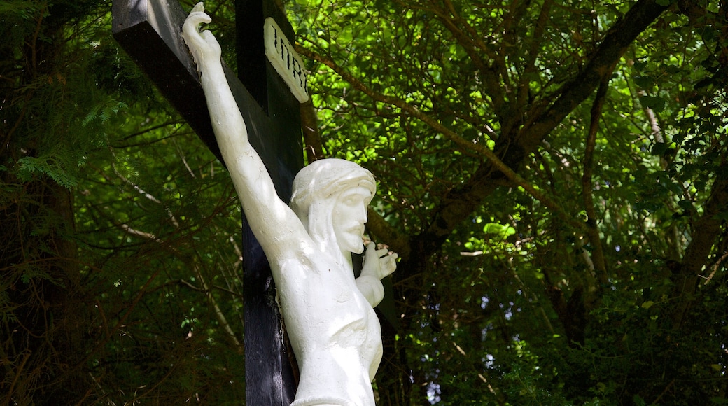 Tobernalt Holy Well que inclui elementos de patrimônio e elementos religiosos