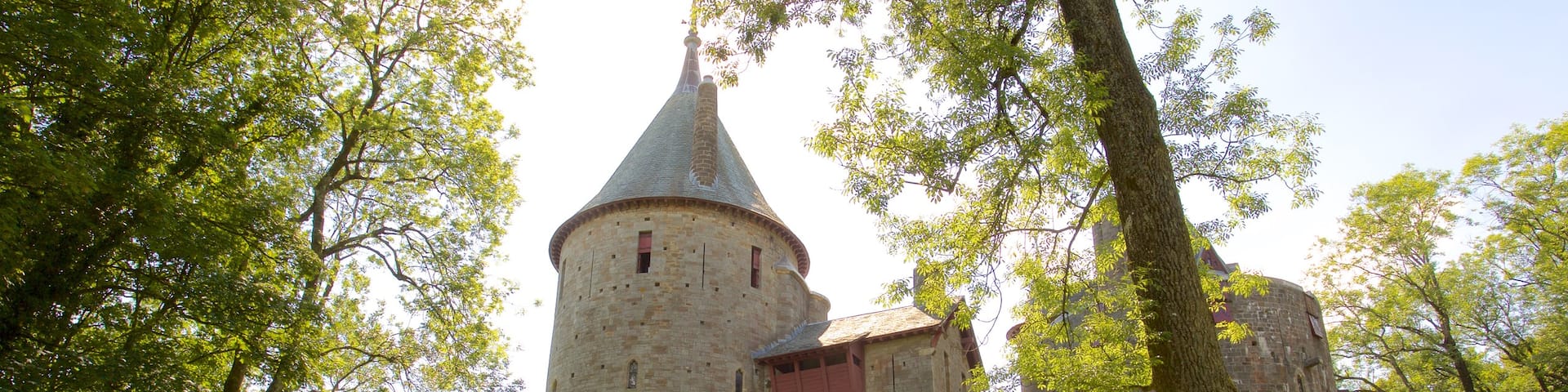 Castell Coch featuring a castle, heritage architecture and heritage elements