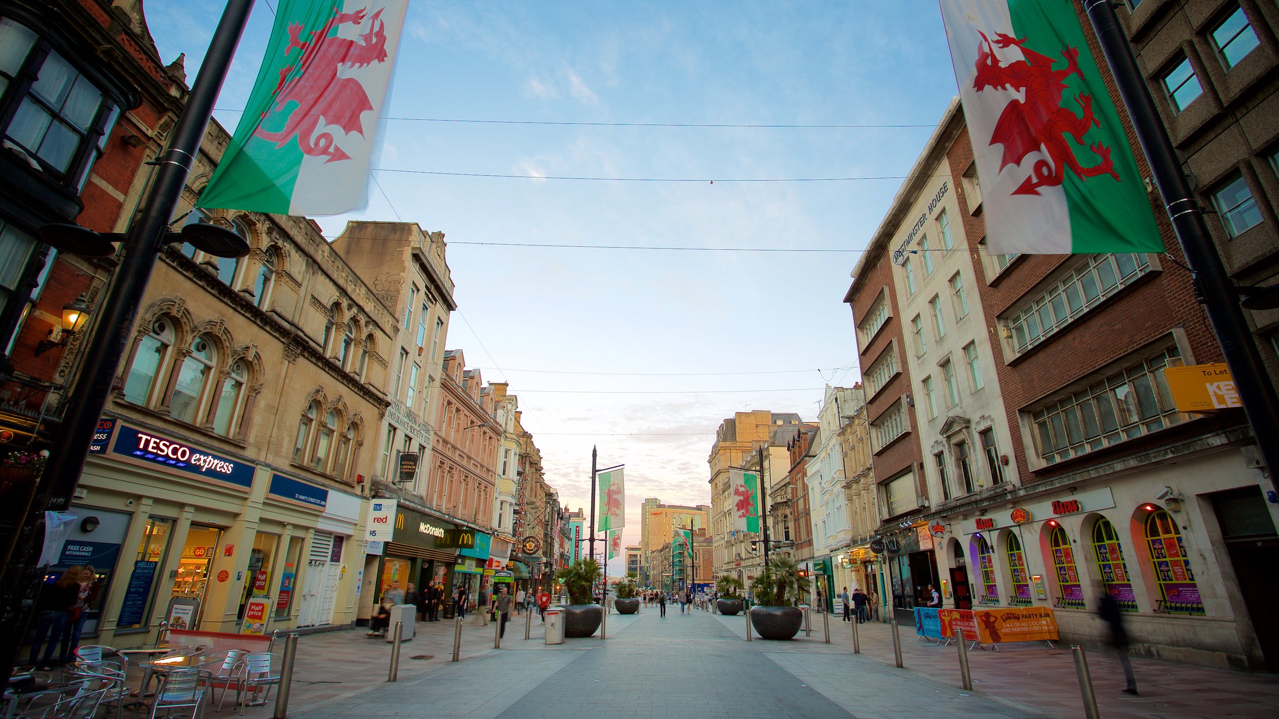 Cardiff showing a city and street scenes