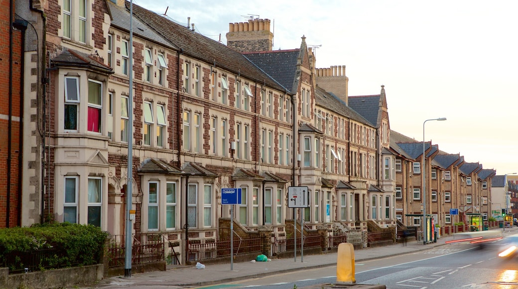 Cardiff mostrando cenas de rua e uma cidade