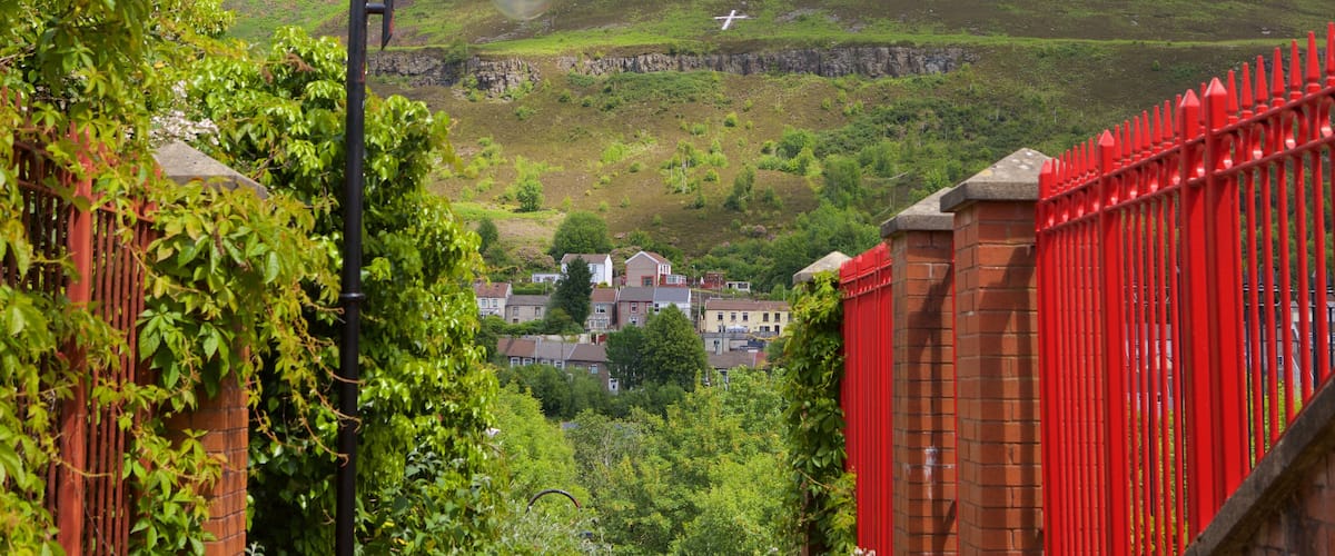 Valle de Rhondda mostrando una ruina y escenas tranquilas