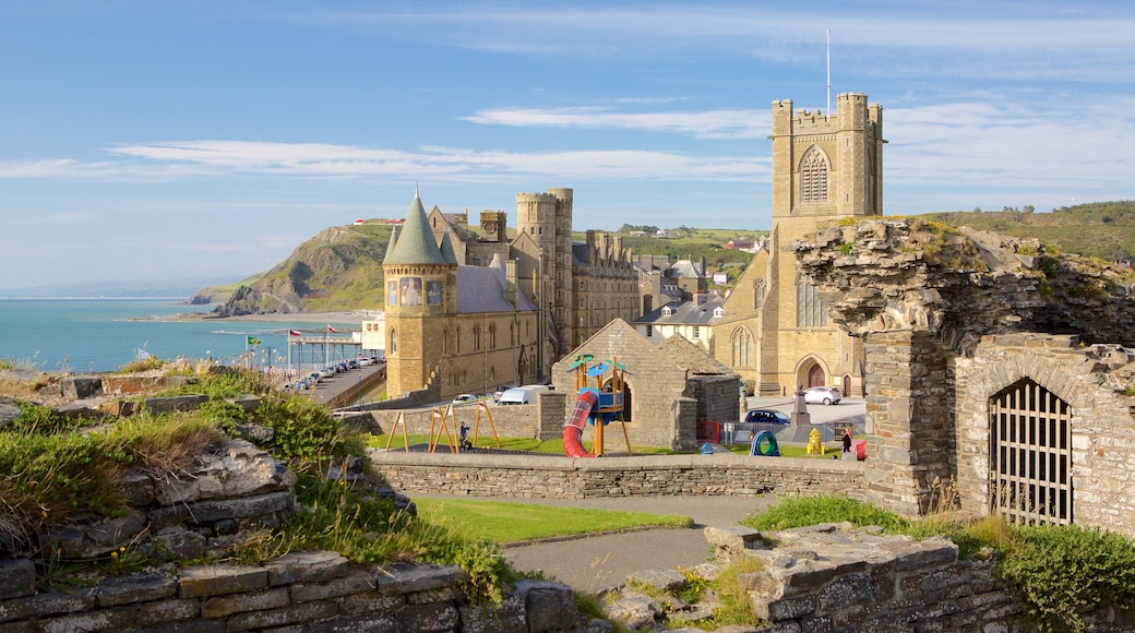 Aberystwyth ofreciendo patrimonio de arquitectura, elementos del patrimonio y ruinas de edificios