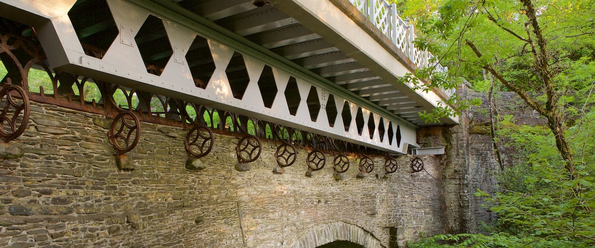 Devil\'s Bridge que incluye un puente, elementos del patrimonio y patrimonio de arquitectura